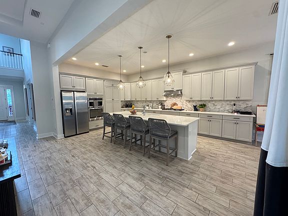 3rd image of 515 Freshwater Dr