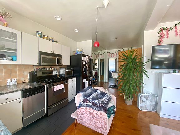5th image of 34 Sheafe St APT 4