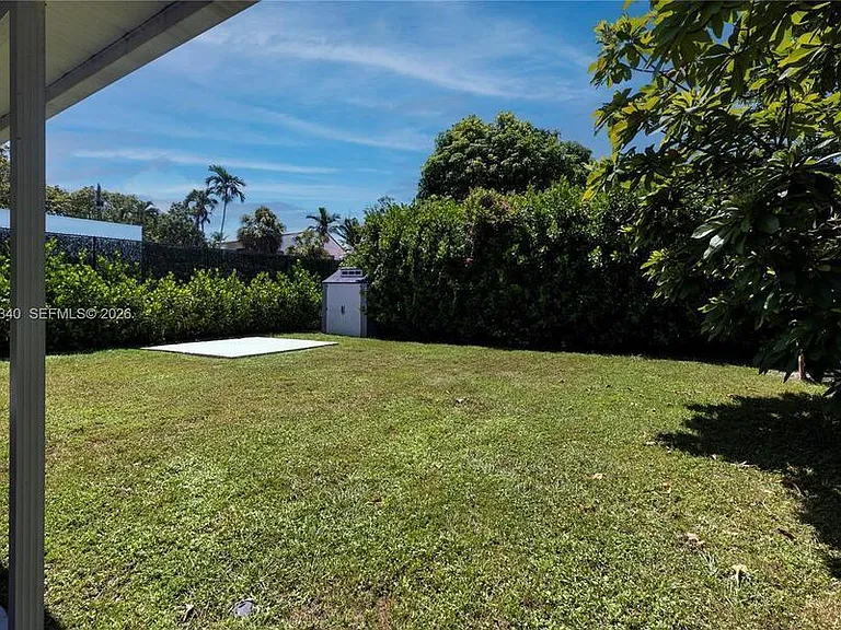 1950 SW 13th St — Photo 26