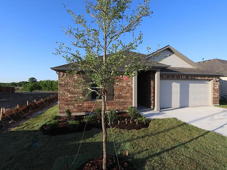 404 Bronze Forest Dr — Photo 3