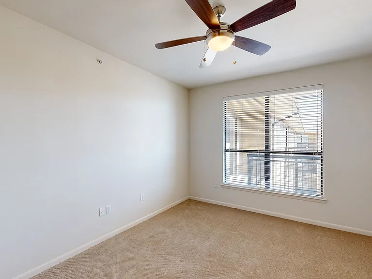 Residences at the Domain — Photo 94