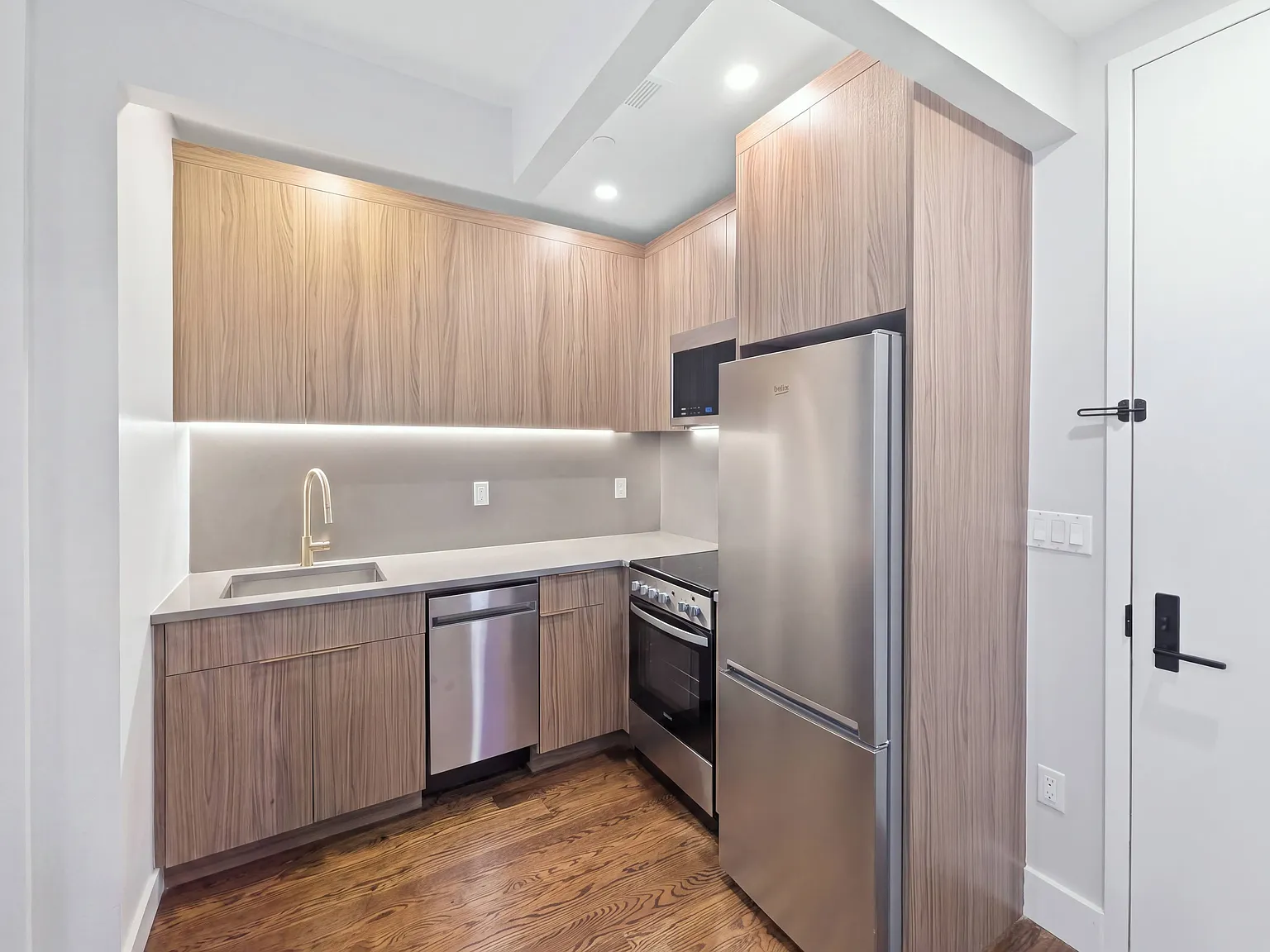 11-24 31st Drive — Photo 4