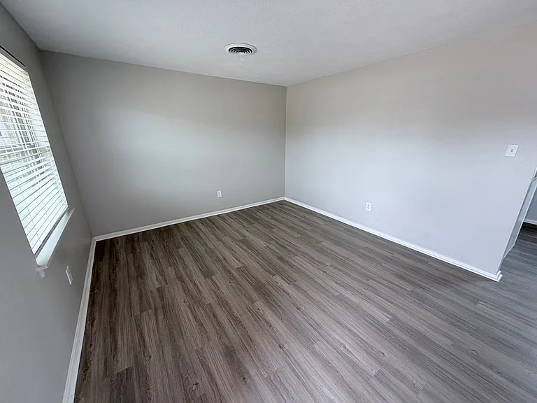 4716 Bowie Dr — Photo 3