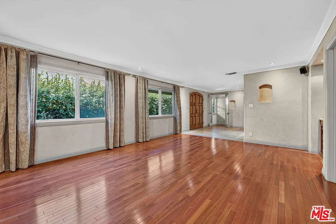 4 bed, 3.0 bath, 1940 sqft, $7,495 — Photo 4