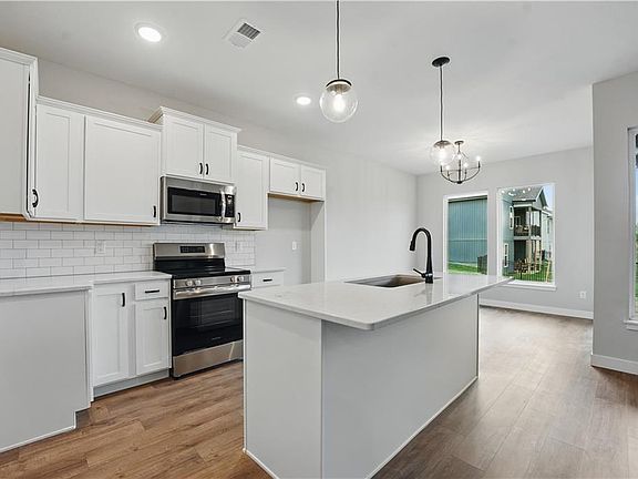 4th image of 2433 NW Sunnyvale Ct