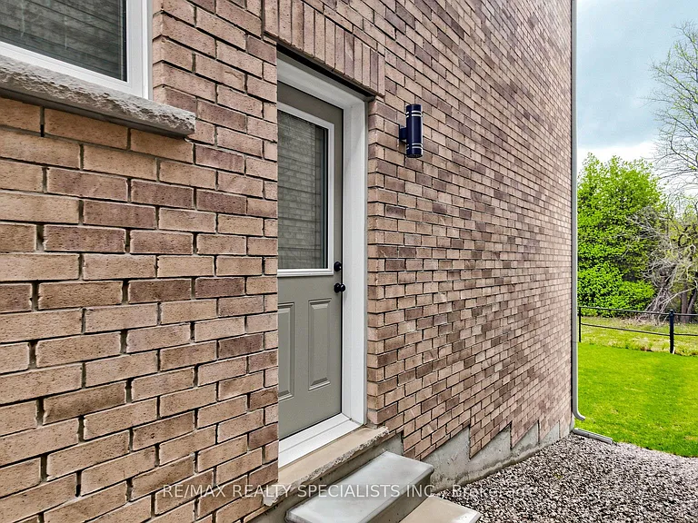 250 Chippewa Ave — Photo 44