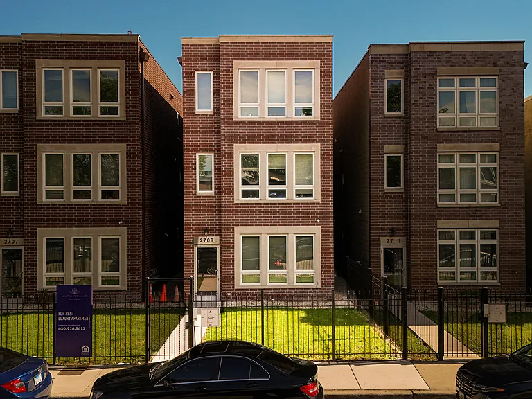 2709 W Polk St — Photo 1