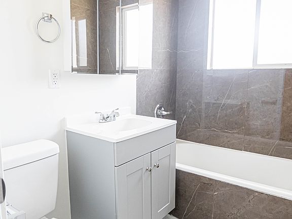4th image of 254 S Mariposa Ave #103