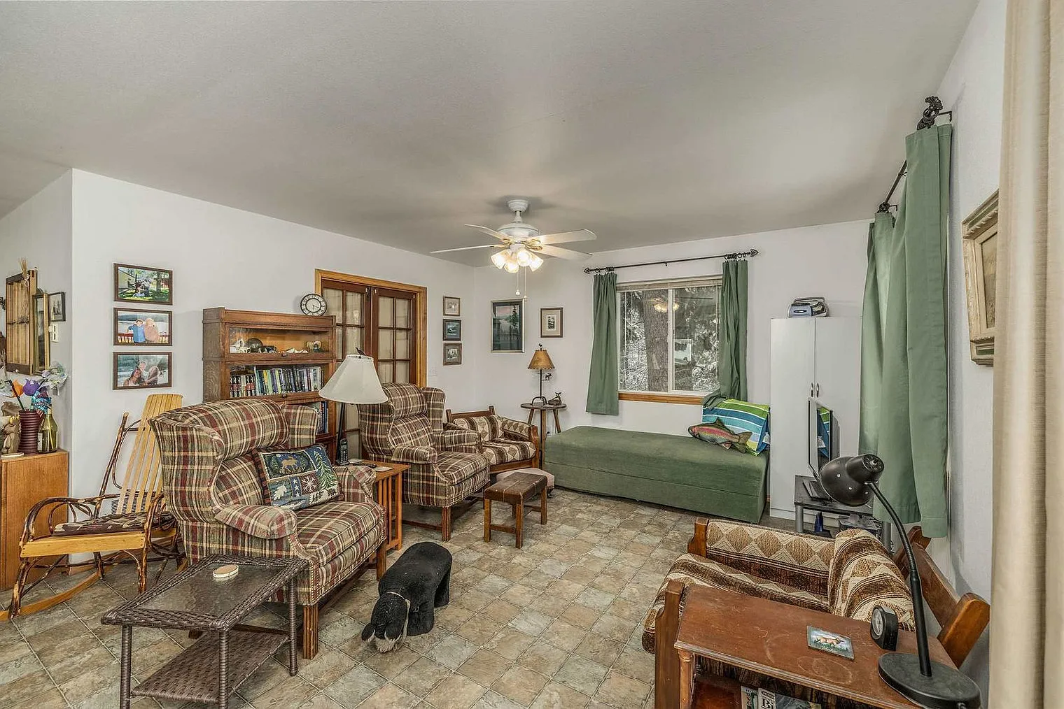 2 bed, 1.0 bath, 1496 sqft, $5,232 — Photo 4