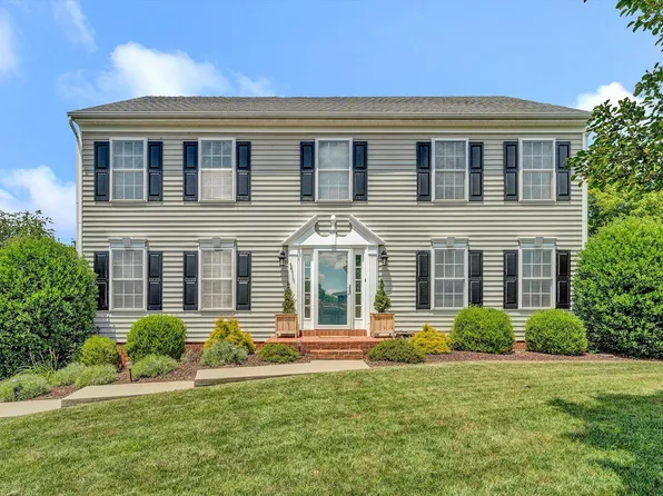 466 Sunflower Dr, Vinton, VA 24179