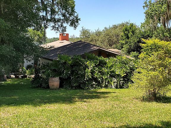 4th image of 41345 Silver Dr