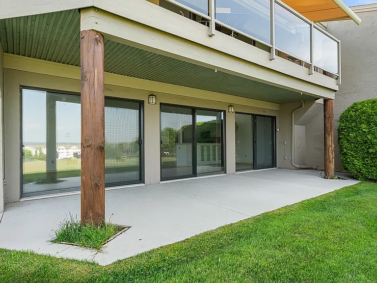 1034 Marina Bluff Dr — Photo 2