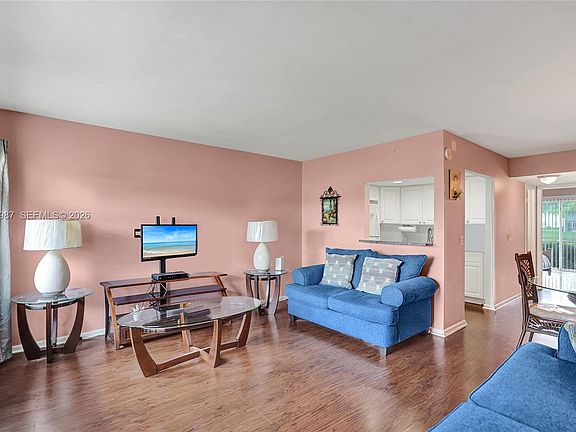 4th image of 511 Fanshaw M #511