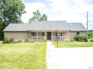 8264 Green Rd, Fenton, MI 48430
