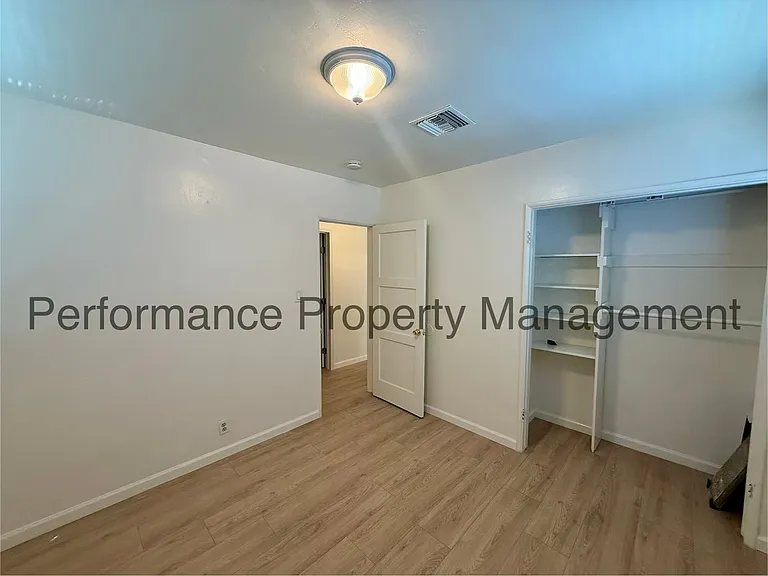 1220 Sylvia Dr — Photo 8