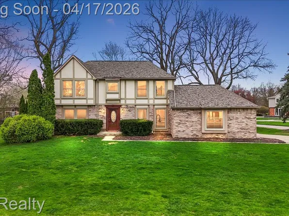 22797 Shadowglen Dr, Farmington Hills, MI 48335