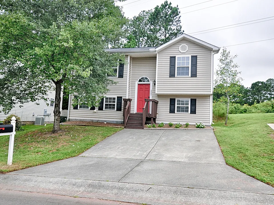 2807 Bombay Dr