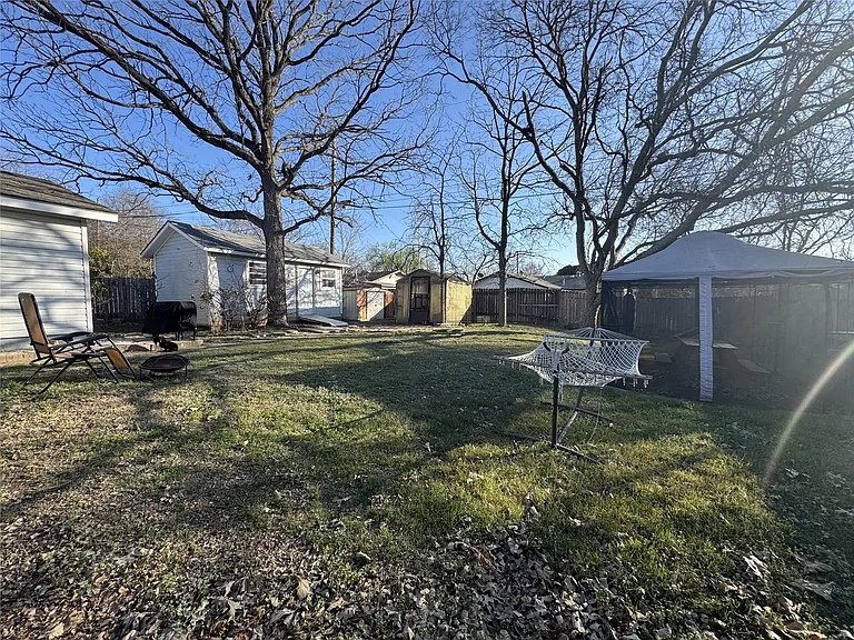 207 Chippendale Ave — Photo 12