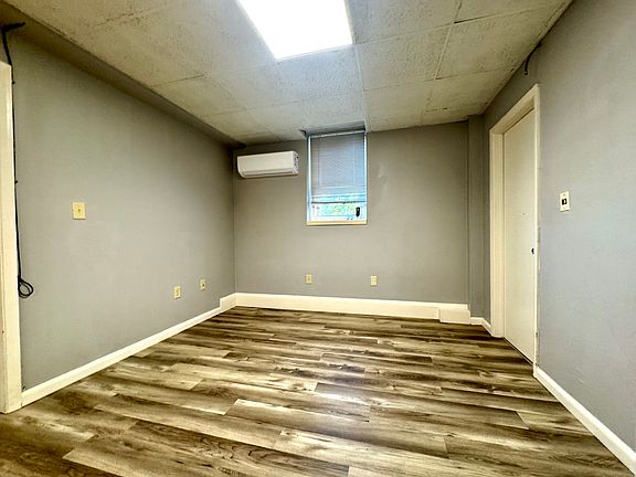 118 E Chestnut St Apt 7 - Living Room