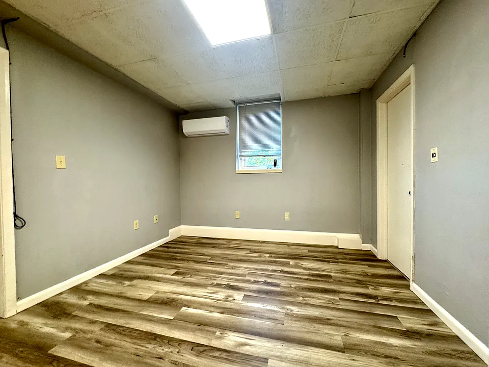 118 E Chestnut St Apt 7 - Living Room