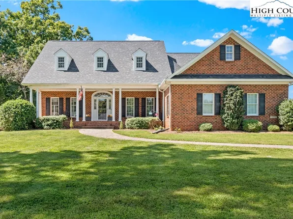 2553 Country Club Road, Yadkinville, NC 27055