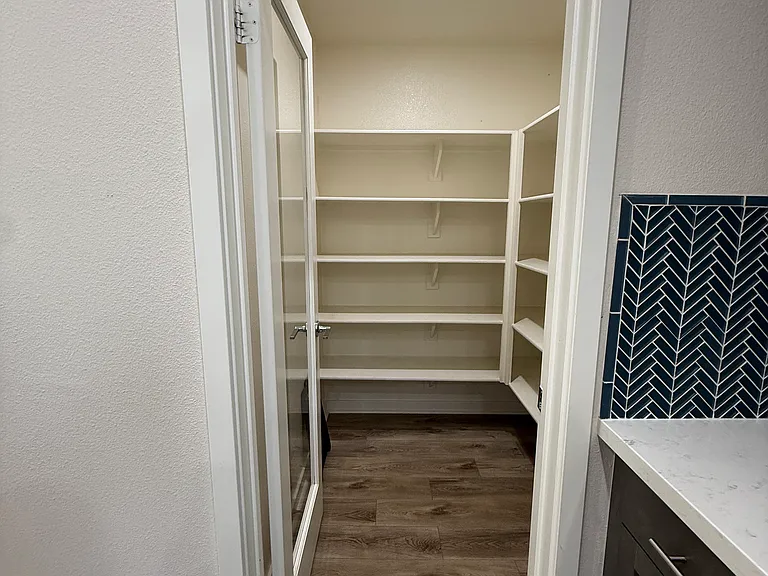 503 Winchester Dr — Photo 12
