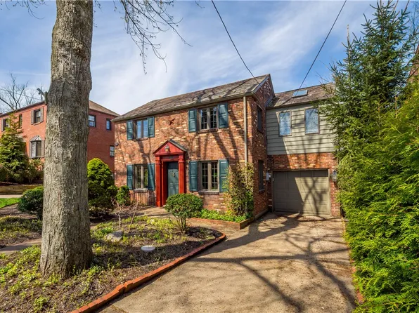 570 Crystal Dr, Pittsburgh, PA 15228