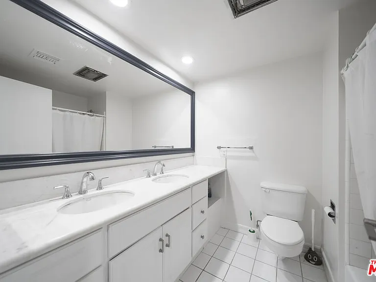 800 W 1st St #1807 — Photo 20