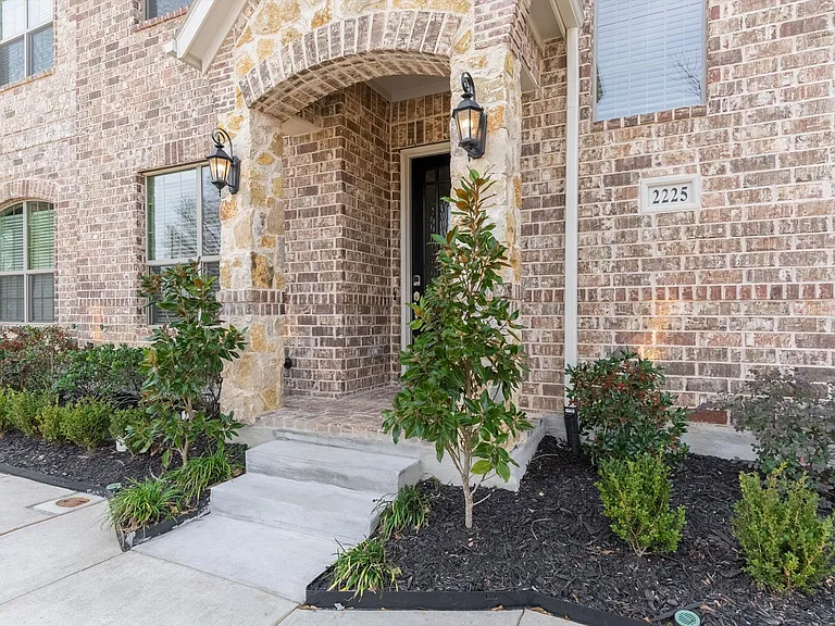 2225 Apex Dr — Photo 4