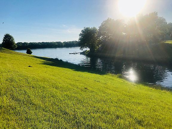 3rd image of 37 Lake Vista Dr