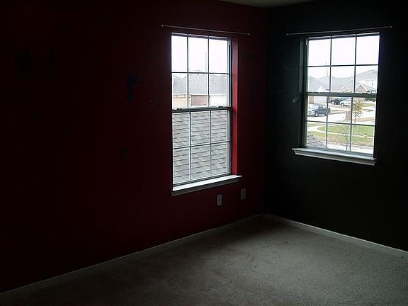 4th image of 2518 Comal Dr