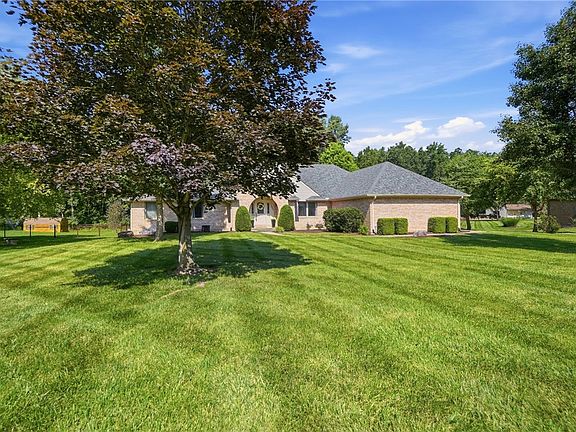 5th image of 1465 Meadowlands Dr