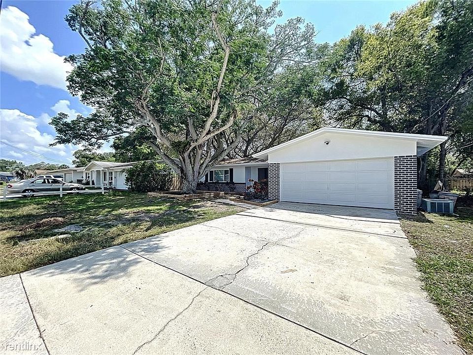 1st image of 1101R Idlewild Dr S