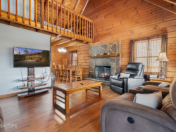 2nd image of 1122 Eagle Pointe Way
