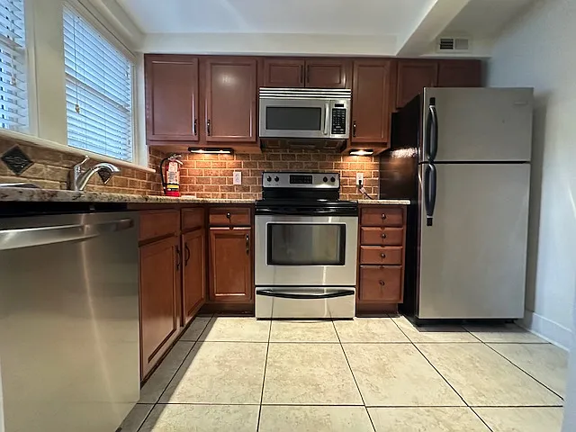 817 N Elm St #G — Photo 9