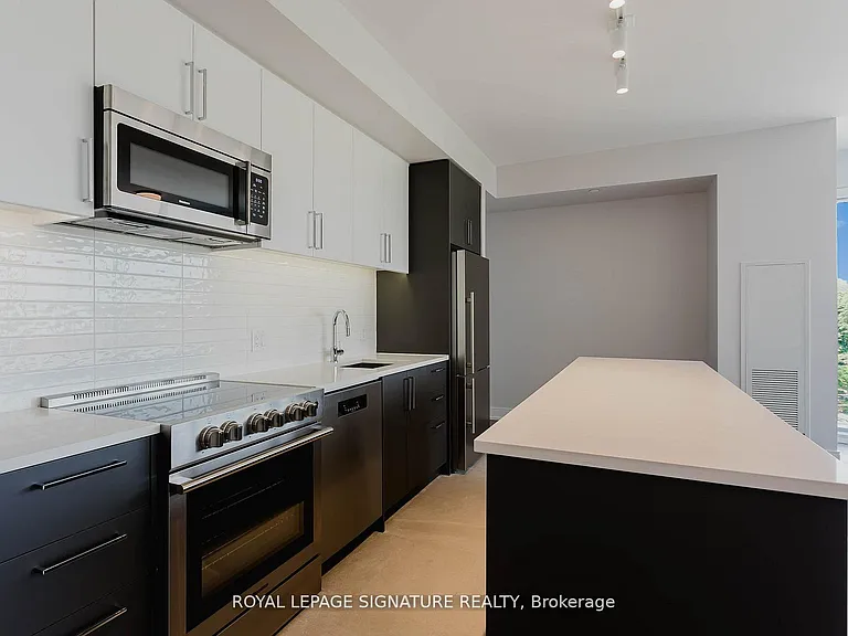 2525 Bathurst St #607 — Photo 21