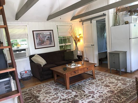 2nd image of 522A Center St