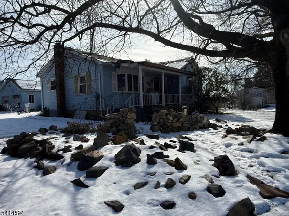 2 Abrams Rd, Holland Twp., NJ 08848