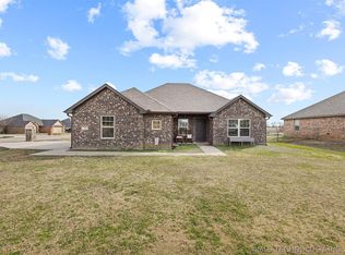 96 Dawsons Dr, Calera, OK 74730