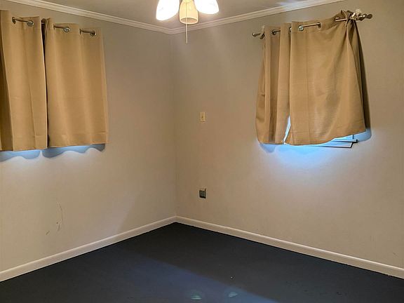 5th image of 920 River Oaks St