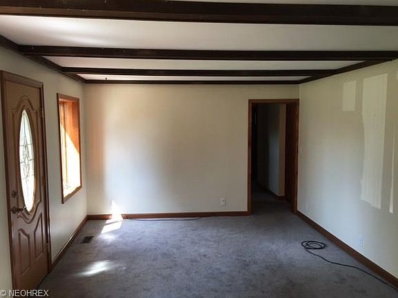 4th image of 517 W 11th St