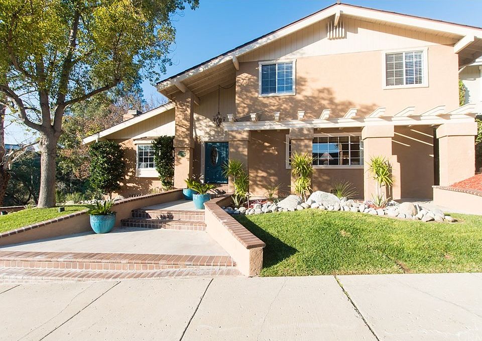 1st image of 483 S Westridge Cir