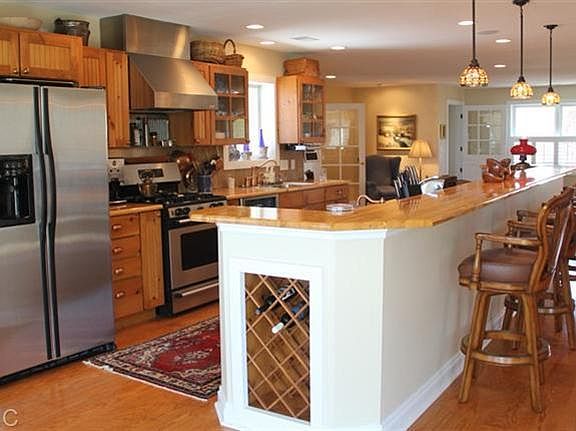 2nd image of 851 N Lakeshore Dr