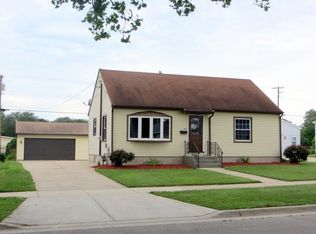 437 N Oakhill Ave, Janesville, WI 53548