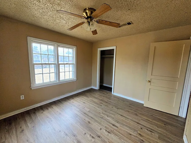 1319 Sycamore St — Photo 25