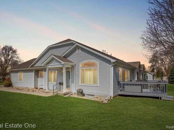 112 Aberdeen Dr, Flushing, MI 48433