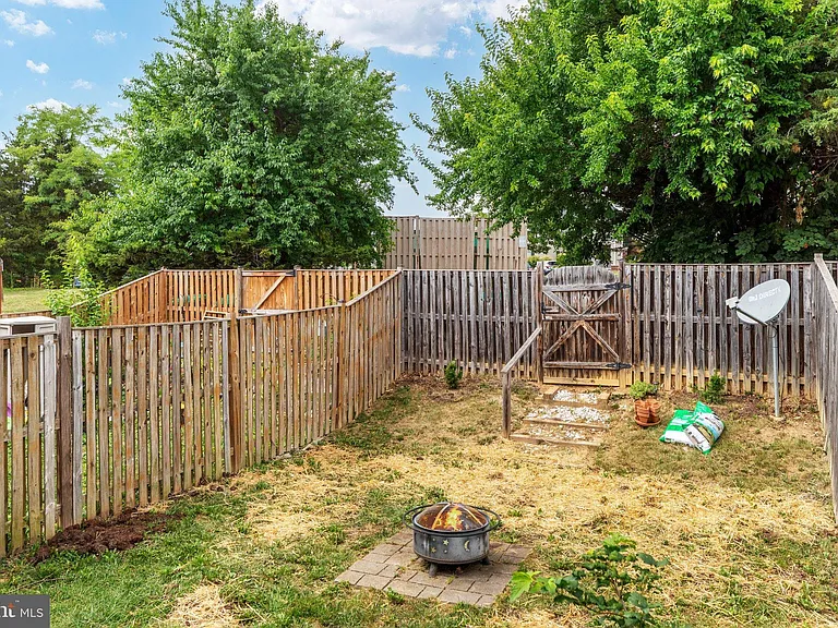 313 Frontier Fort Ln — Photo 21