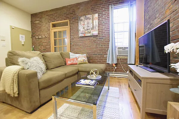 Rented by REAL New York | media 32