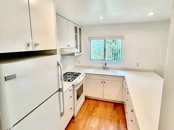 5th image of 1346 N Laurel Ave APT 101