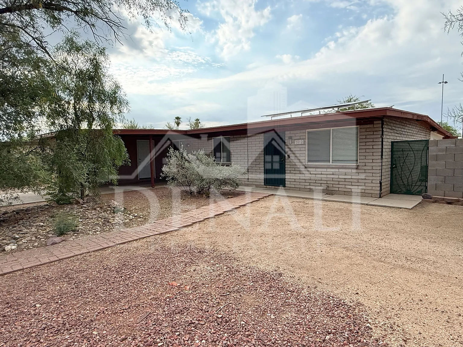 3 bed, 2.0 bath, 1299 sqft, $1,795 — Photo 1